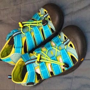 Keen sandals size 5